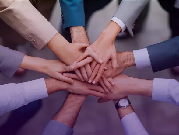 Organizzazioni che necessitano di automazione dei processi e ottimizzazione dei costi.
